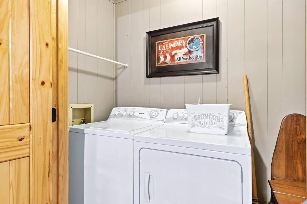 Beautiful Chalet With Fireplace And Large Game Room Gatlinburg Exteriör bild