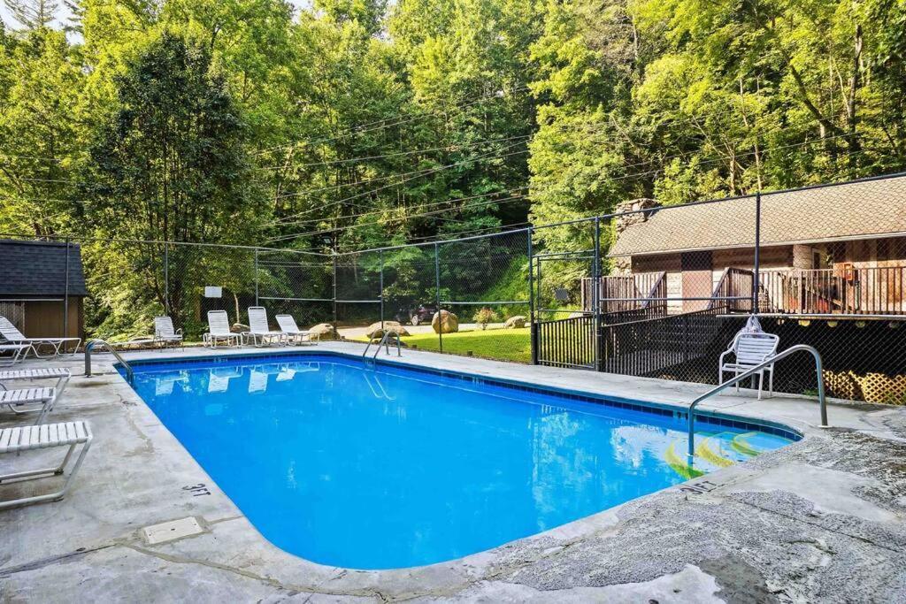 Beautiful Chalet With Fireplace And Large Game Room Gatlinburg Exteriör bild