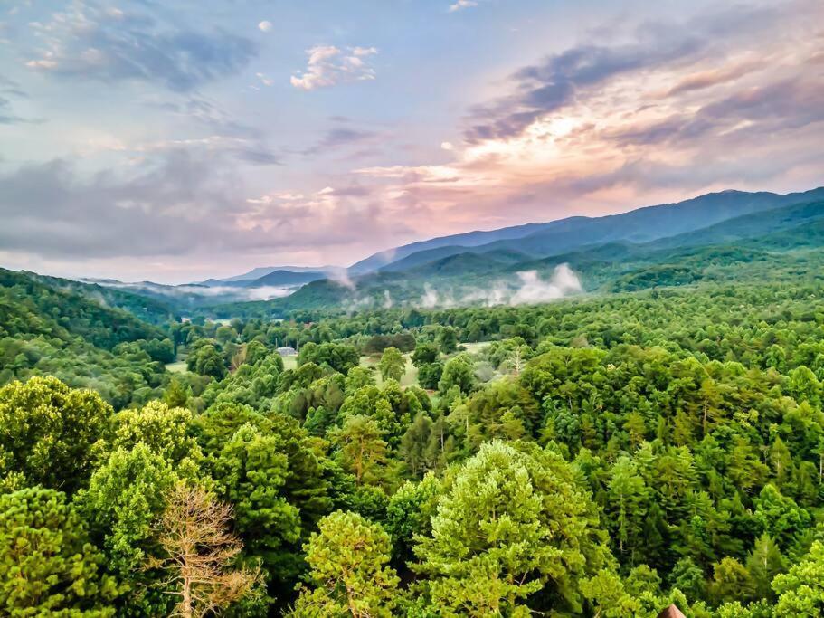 Beautiful Chalet With Fireplace And Large Game Room Gatlinburg Exteriör bild